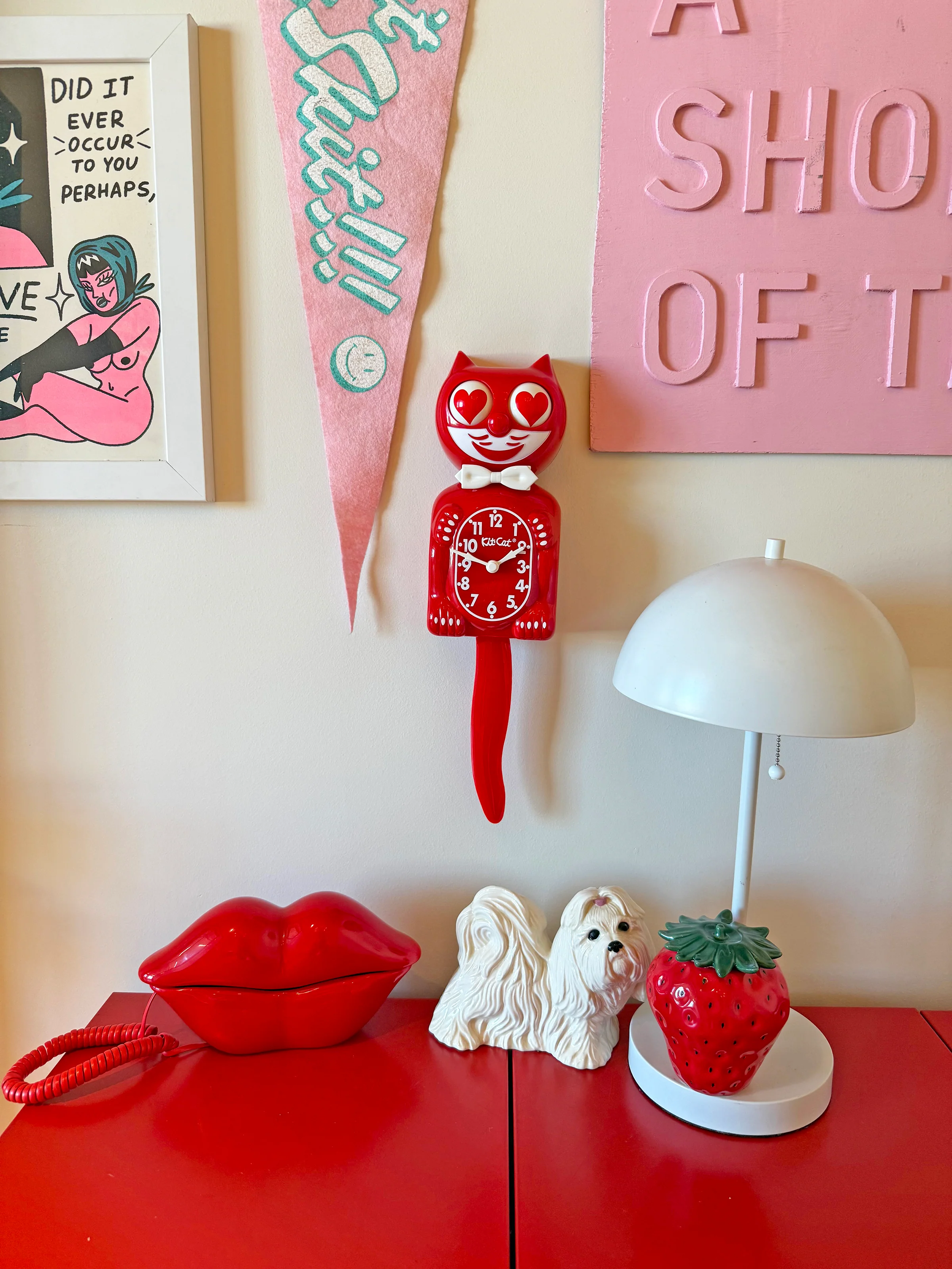 Classic Red Kit-Cat Klock - Heart Eyes - Image 2