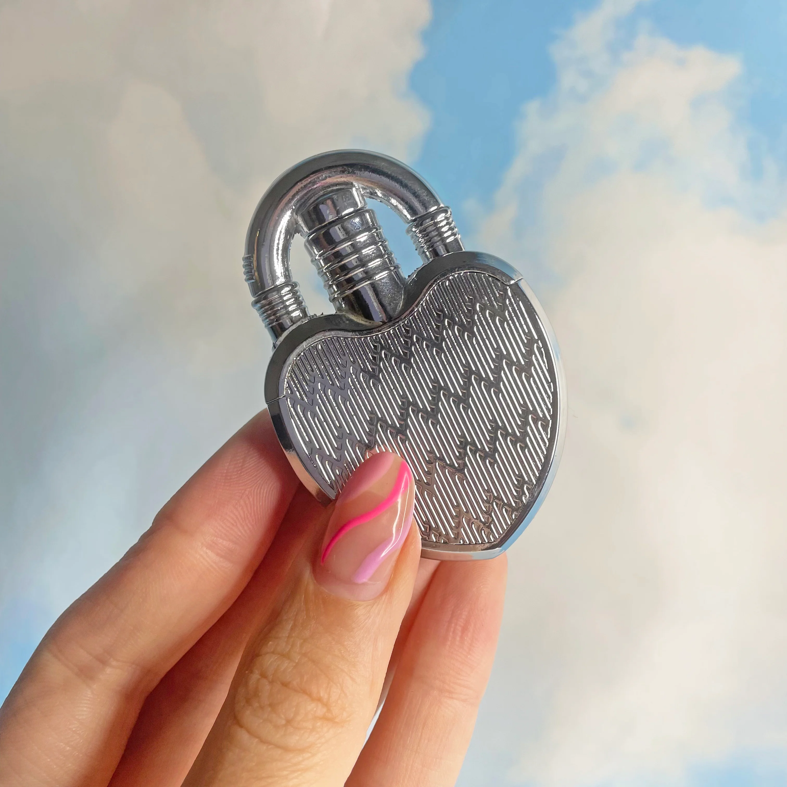 Heart Lock Lighter- Silver - Image 8