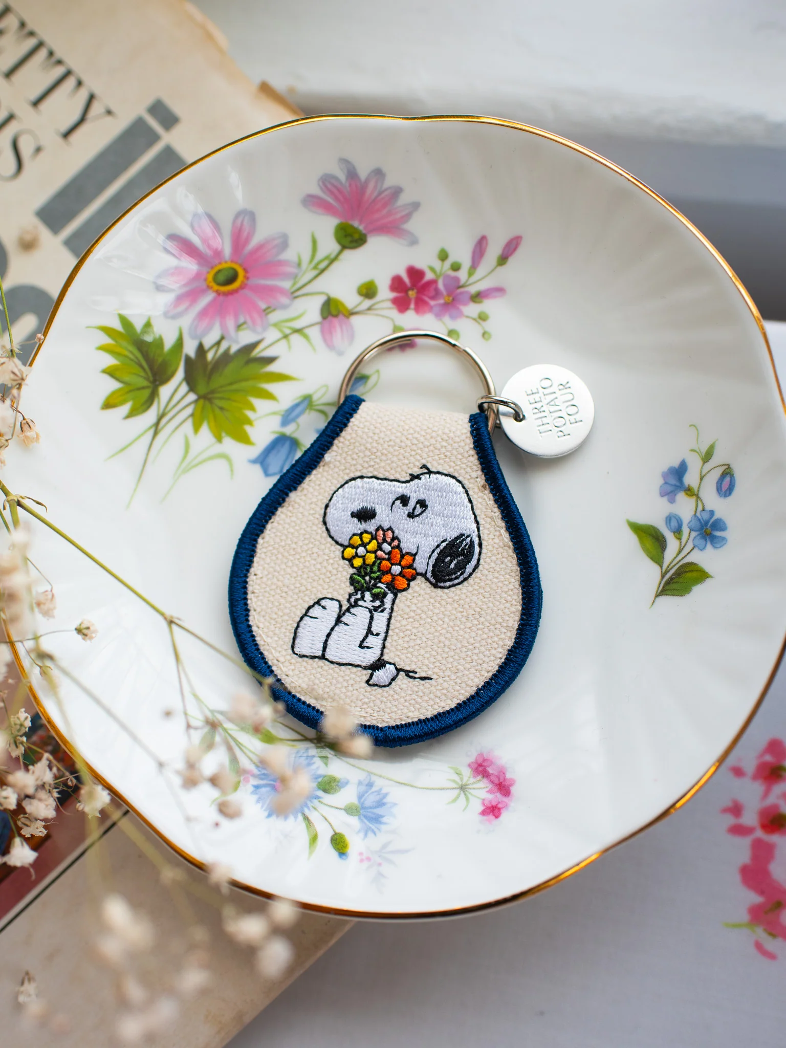 Snoopy Flower Patch Keychain - Image 2